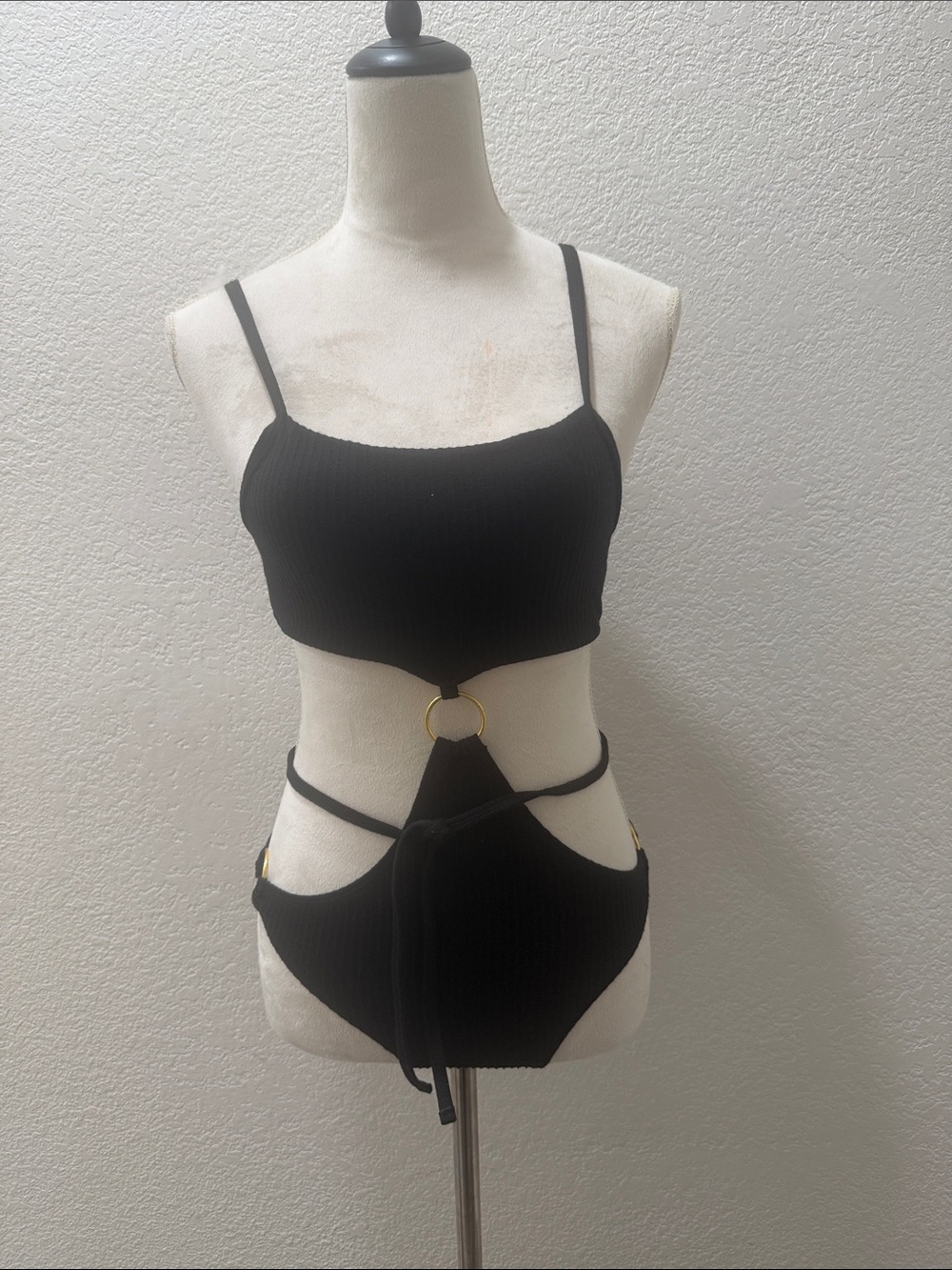 FlatterMe Ring Linked Cut-out One Piece